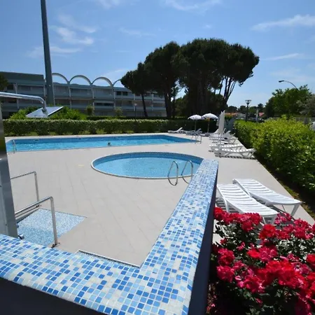 Apartment Spacious And Bright Flat With Swimming Pool - Beahost