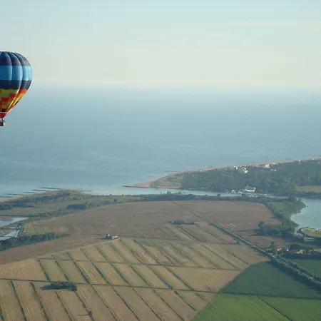 Spacious And Bright Flat With Swimming Pool - Beahost