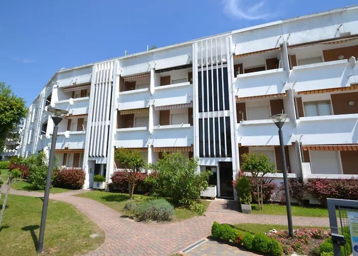 Spacious And Bright Flat With Swimming Pool - Beahost Бибионе