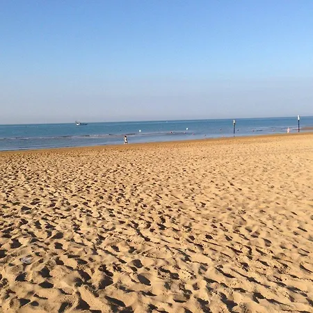 Διαμέρισμα Spacious And Bright Flat With Swimming Pool - Beahost *