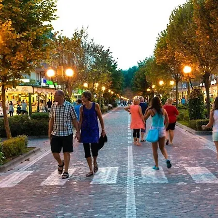 Spacious And Bright Flat With Swimming Pool - Beahost Μπιμπιόνε