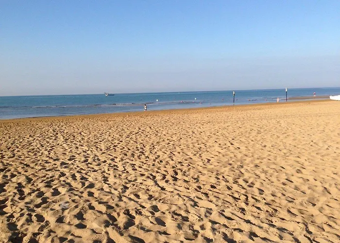 Apartment Spacious And Bright Flat With Swimming Pool - Beahost *